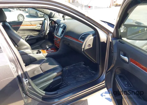 2013 Chrysler 300 Motown z USA, uszkodzony, nr VIN 2C3CCAAG6DH615227